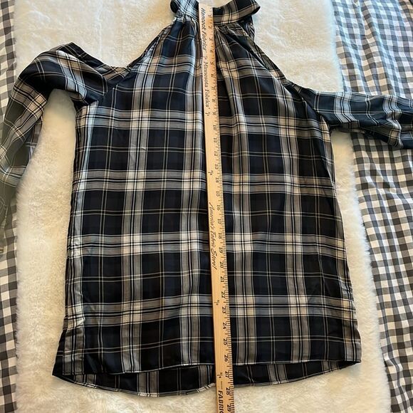 New! DREW Cold shoulder plaid tartan top in Charcoal Size Small NWT - Picture 11 of 15
